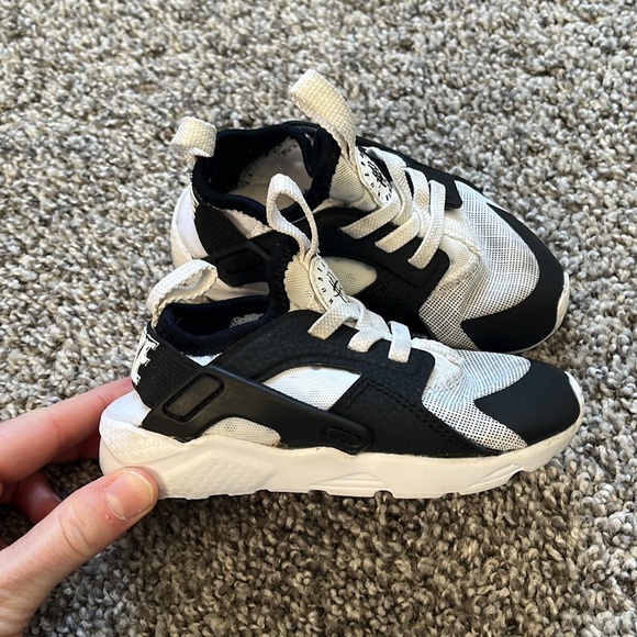 Nike Other - Toddler Nike HuaRache shoes